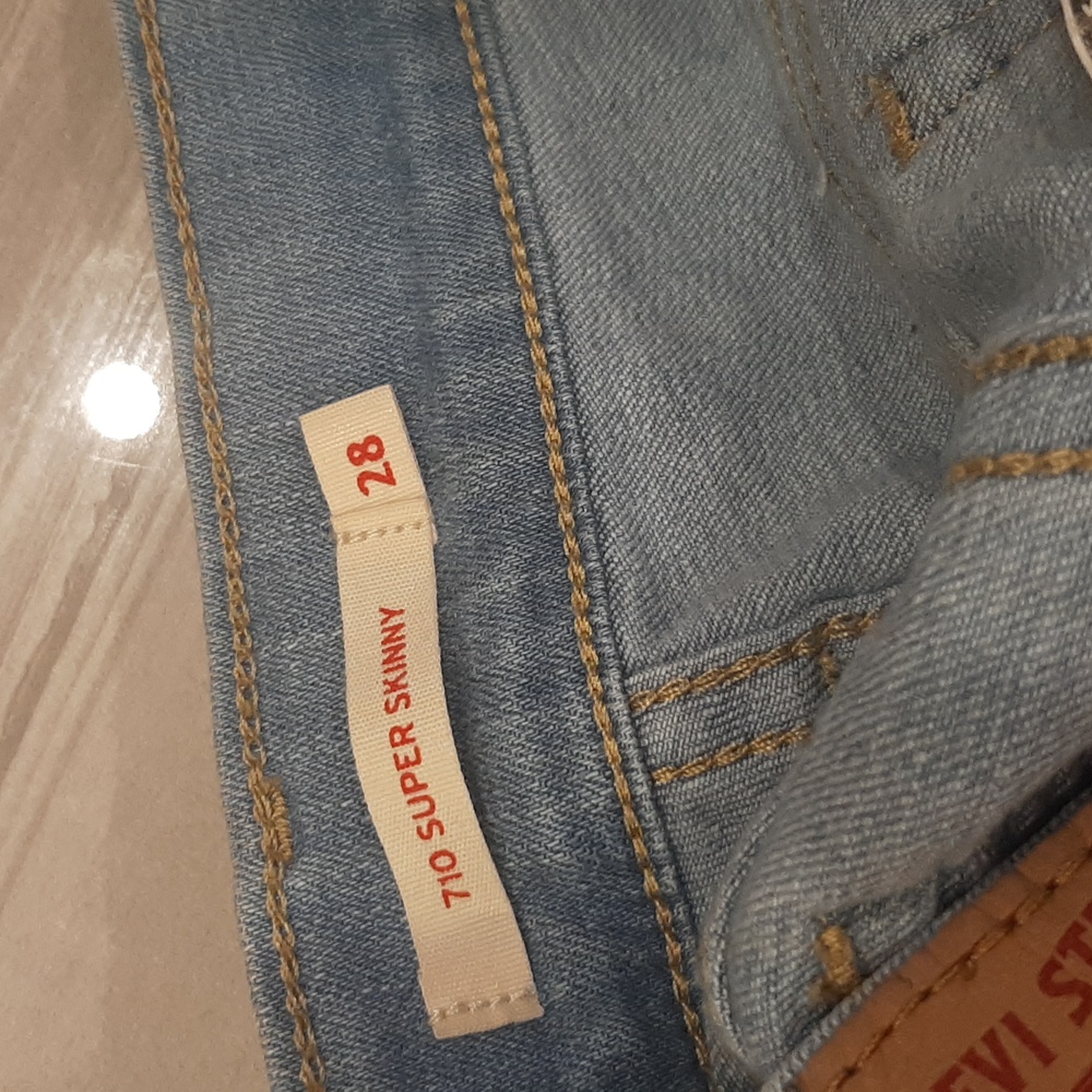 Levis - Picture 7 of 10